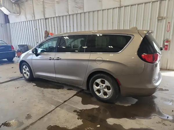 2C4RC1CG1HR537250 2017 CHRYSLER PACIFICA - Image 2