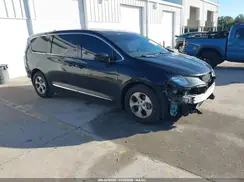 2C4RC1CG2HR608567 2017 CHRYSLER PACIFICA