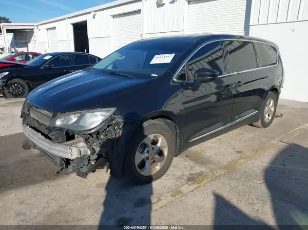 2C4RC1CG2HR608567 2017 CHRYSLER PACIFICA - Image 2