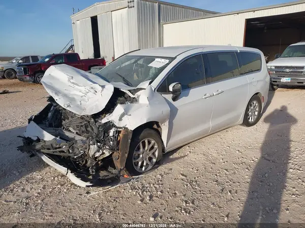2C4RC1CG2JR113176 2018 CHRYSLER PACIFICA - Image 2