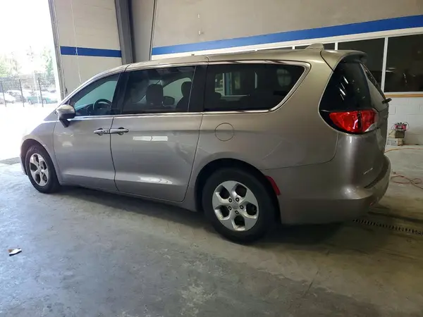 2C4RC1CG4HR635771 2017 CHRYSLER PACIFICA - Image 2