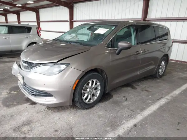 2C4RC1CG5HR597774 2017 CHRYSLER PACIFICA - Image 2