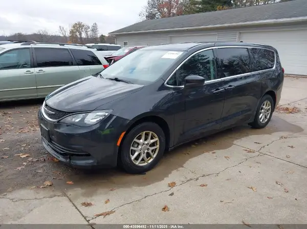 2C4RC1CG5HR608773 2017 CHRYSLER PACIFICA - Image 2