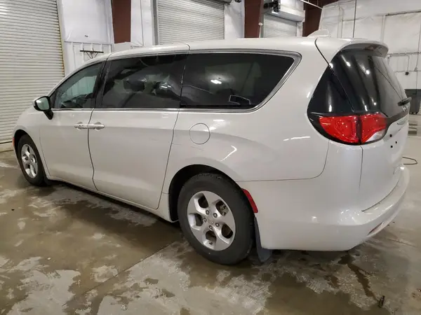2C4RC1CG7HR593130 2017 CHRYSLER PACIFICA - Image 2