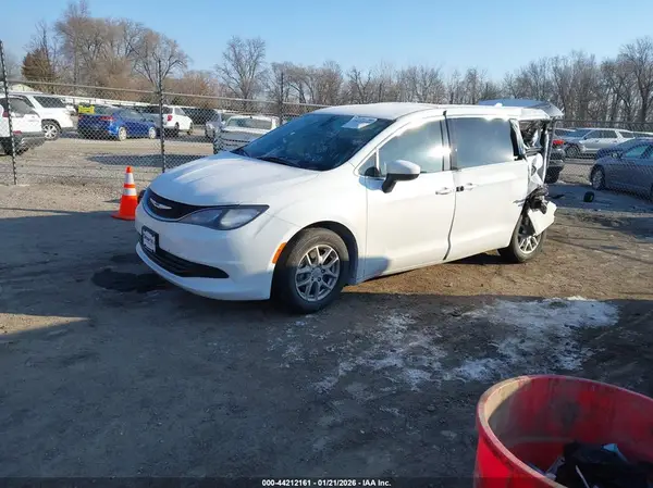 2C4RC1CG7HR597940 2017 CHRYSLER PACIFICA - Image 2