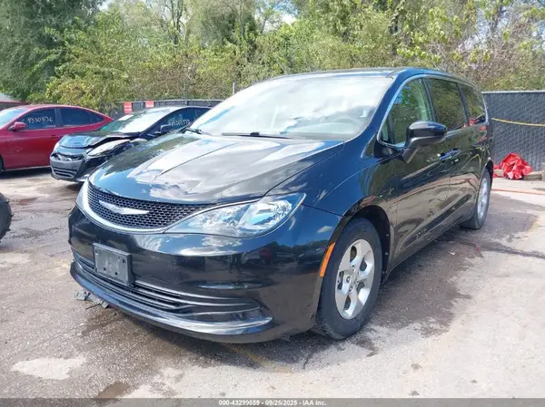 2C4RC1CG7HR854904 2017 CHRYSLER PACIFICA - Image 2