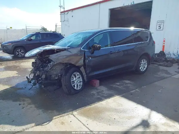 2C4RC1CG7JR148585 2018 CHRYSLER PACIFICA - Image 2