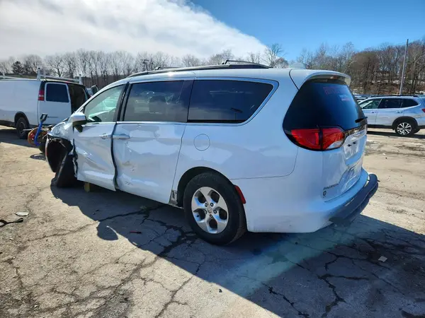 2C4RC1CG8HR609478 2017 CHRYSLER PACIFICA - Image 2