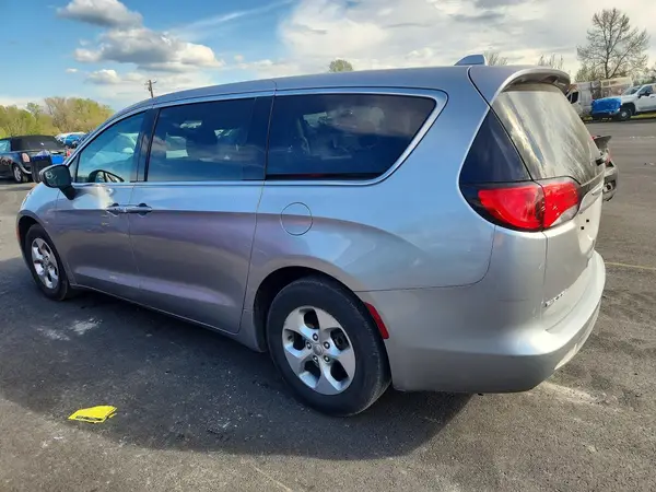 2C4RC1CG8HR628760 2017 CHRYSLER PACIFICA - Image 2