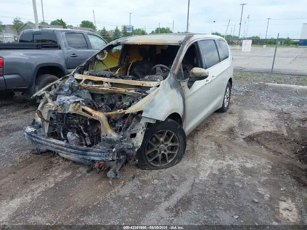 2C4RC1CG9HR708536 2017 CHRYSLER PACIFICA - Image 2