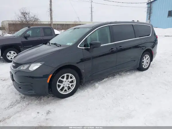 2C4RC1CGXHR519958 2017 CHRYSLER PACIFICA - Image 2