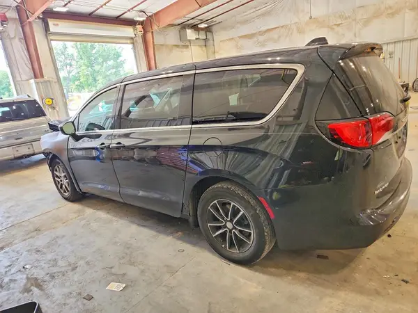 2C4RC1DG0HR514654 2017 CHRYSLER PACIFICA - Image 2