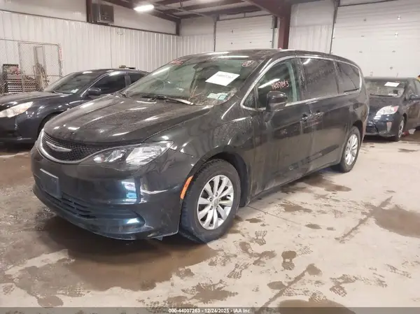 2C4RC1DG0HR514704 2017 CHRYSLER PACIFICA - Image 2