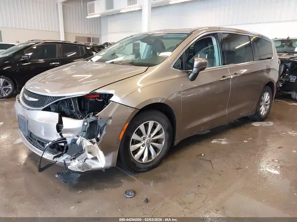 2C4RC1DG0HR553664 2017 CHRYSLER PACIFICA - Image 2