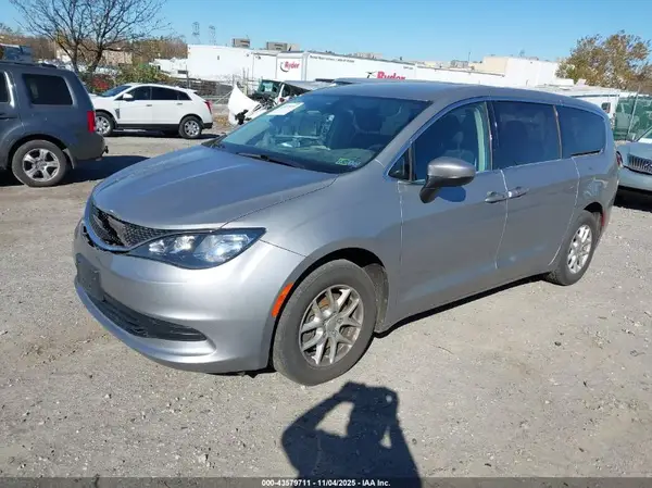 2C4RC1DG0HR663808 2017 CHRYSLER PACIFICA - Image 2