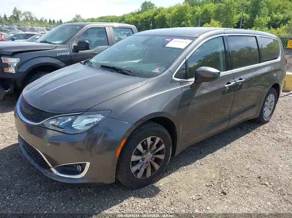 2C4RC1DG0HR676655 2017 CHRYSLER PACIFICA - Image 2