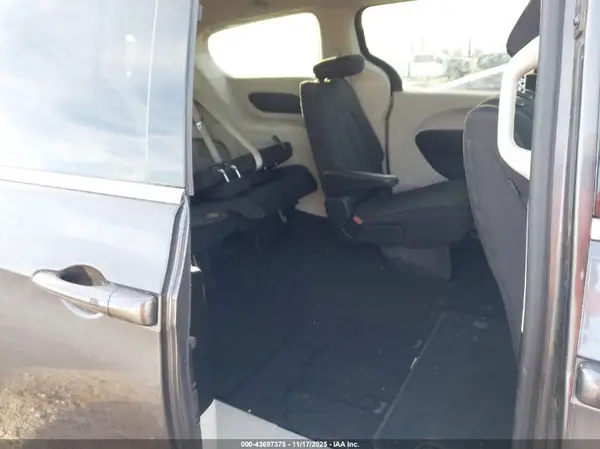 2C4RC1DG0HR709184 2017 CHRYSLER PACIFICA - Image 8