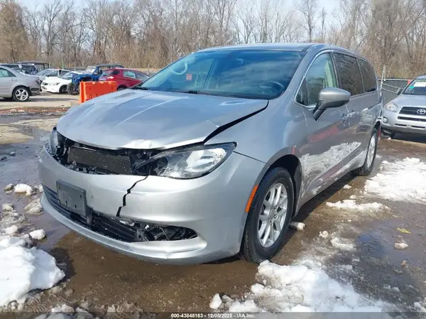 2C4RC1DG0HR747952 2017 CHRYSLER PACIFICA - Image 2