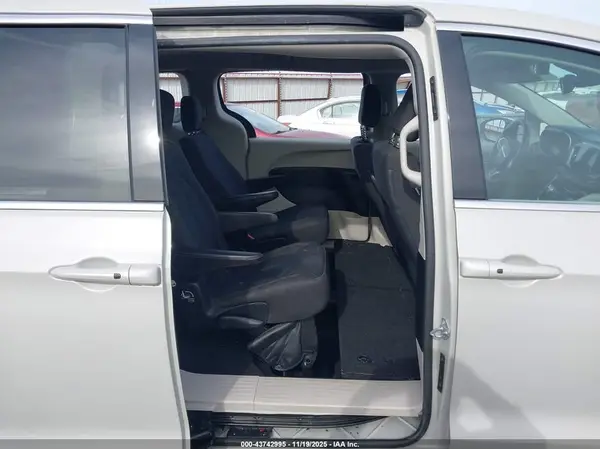 2C4RC1DG0HR771006 2017 CHRYSLER PACIFICA - Image 8