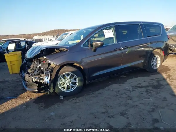 2C4RC1DG1HR517174 2017 CHRYSLER PACIFICA - Image 2