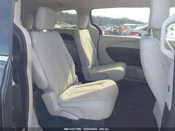 2C4RC1DG1HR521631 2017 CHRYSLER PACIFICA - Image 8