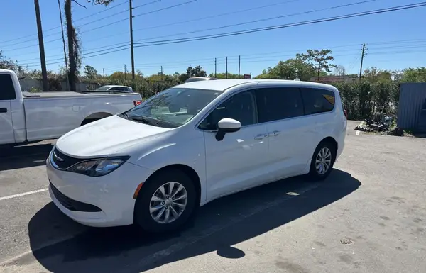 2C4RC1DG1HR531933 2017 CHRYSLER PACIFICA - Image 2