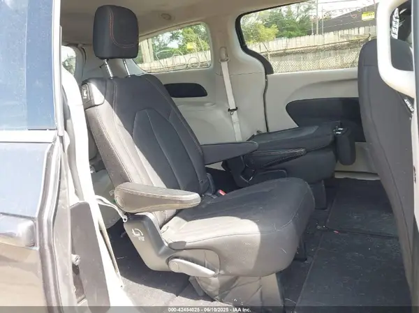 2C4RC1DG1HR571607 2017 CHRYSLER PACIFICA - Image 8