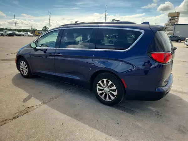 2C4RC1DG1HR571915 2017 CHRYSLER PACIFICA - Image 2