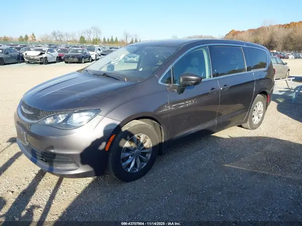 2C4RC1DG1HR579223 2017 CHRYSLER PACIFICA - Image 2