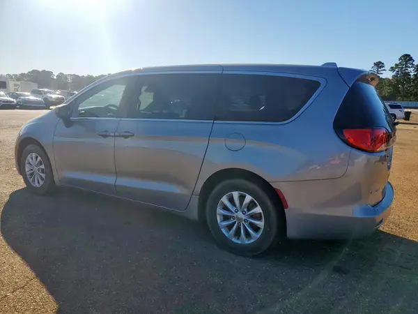 2C4RC1DG1HR587807 2017 CHRYSLER PACIFICA - Image 2