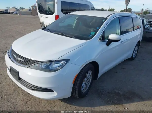 2C4RC1DG1HR588424 2017 CHRYSLER PACIFICA - Image 2