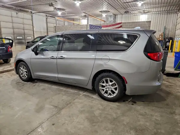 2C4RC1DG1HR695165 2017 CHRYSLER PACIFICA - Image 2
