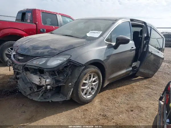 2C4RC1DG2HR502490 2017 CHRYSLER PACIFICA - Image 2