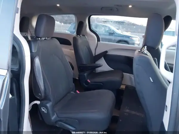 2C4RC1DG2HR517197 2017 CHRYSLER PACIFICA - Image 8