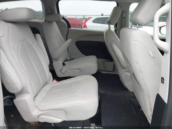 2C4RC1DG2HR523842 2017 CHRYSLER PACIFICA - Image 8