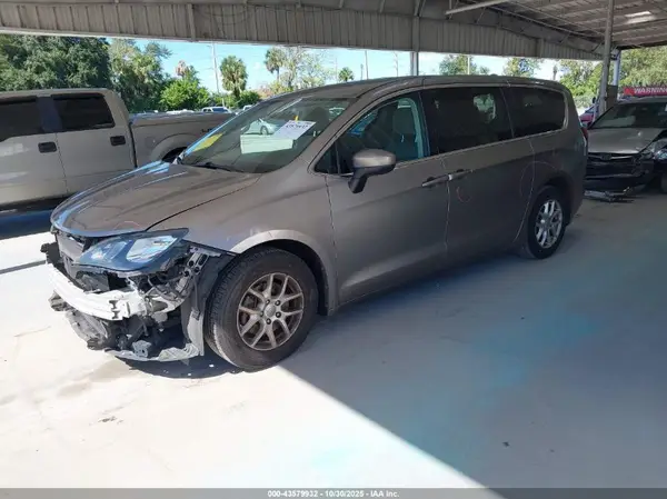 2C4RC1DG2HR552256 2017 CHRYSLER PACIFICA - Image 2