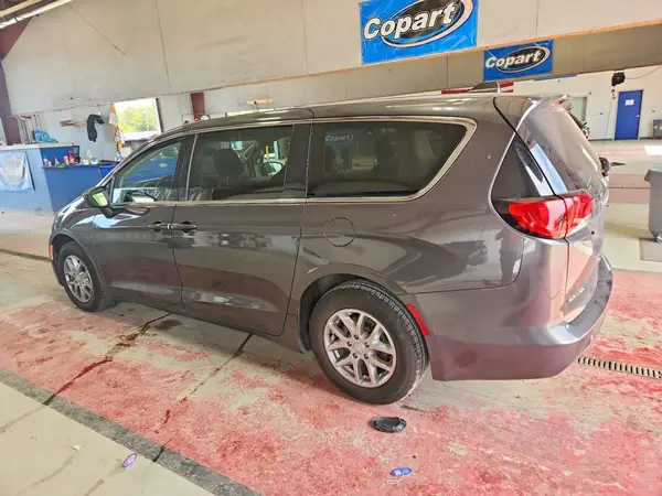 2C4RC1DG2HR552385 2017 CHRYSLER PACIFICA - Image 2