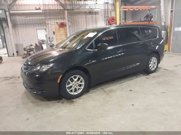 2C4RC1DG2HR702379 2017 CHRYSLER PACIFICA - Image 2