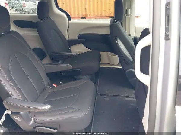 2C4RC1DG2HR708960 2017 CHRYSLER PACIFICA - Image 8