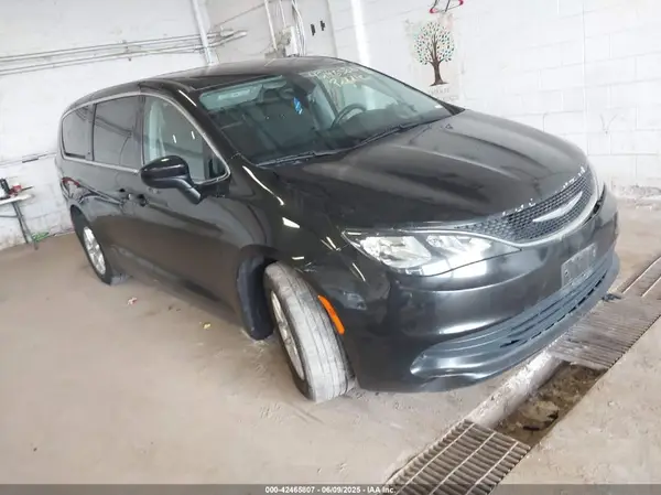 2C4RC1DG2HR744275 2017 CHRYSLER PACIFICA - Image 1