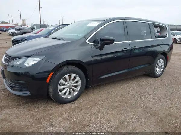 2C4RC1DG2HR747712 2017 CHRYSLER PACIFICA - Image 2