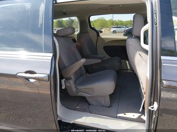 2C4RC1DG2HR837135 2017 CHRYSLER PACIFICA - Image 8