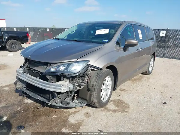 2C4RC1DG3HR537782 2017 CHRYSLER PACIFICA - Image 2