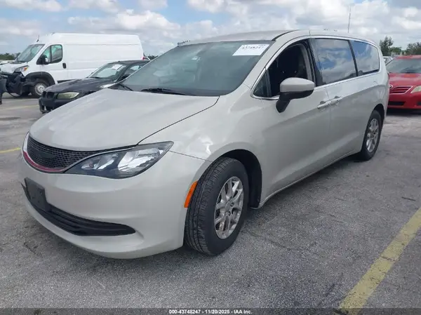 2C4RC1DG3HR588974 2017 CHRYSLER PACIFICA - Image 2
