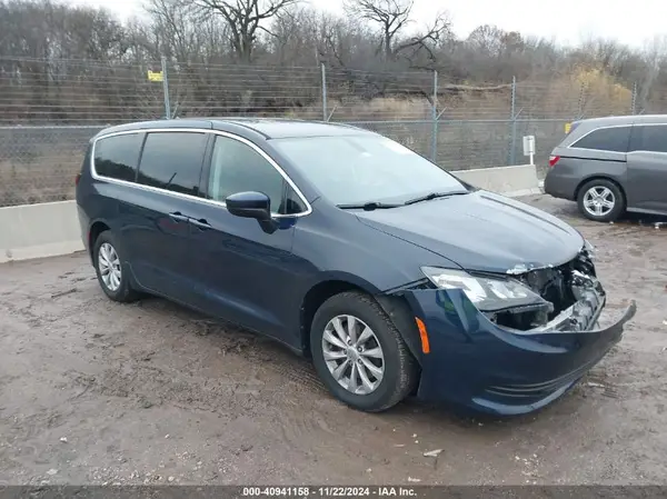 2C4RC1DG3HR592796 2017 CHRYSLER PACIFICA - Image 1
