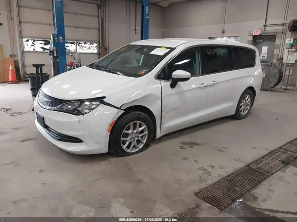 2C4RC1DG3HR610455 2017 CHRYSLER PACIFICA - Image 2