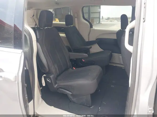 2C4RC1DG3HR645075 2017 CHRYSLER PACIFICA - Image 8