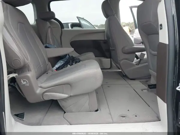 2C4RC1DG3HR655072 2017 CHRYSLER PACIFICA - Image 8