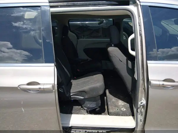 2C4RC1DG3HR708918 2017 CHRYSLER PACIFICA - Image 8