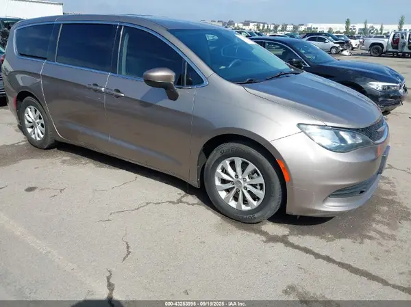 2C4RC1DG3HR769833 2017 CHRYSLER PACIFICA - Image 1